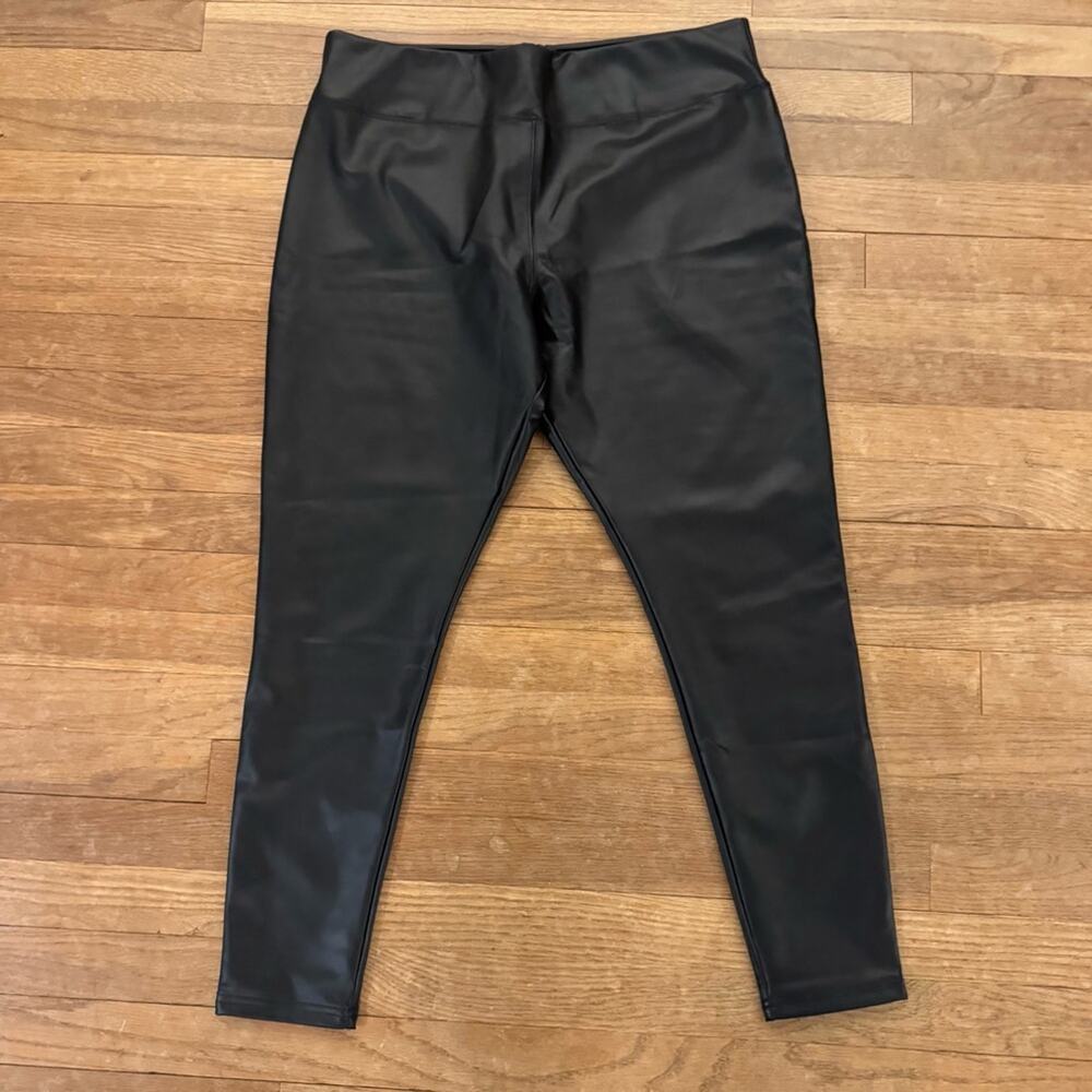 Nordstrom black faux leather pull on high-rise ankle straight leg pants XL
 b47